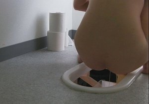和式便所に仕掛けられたカメラが捕らえた衝撃映像 2(2016-12-22)