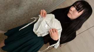 奥さん、今はいてる下着を買い取らせて下さい!〜剛毛奥さんのブラとパンティセット〜