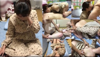 【素人・人妻】さちこVol.06 自宅に集金に来られ、利息を払えず、自身の子をネムらせる布団で借金取りに生の他人棒でおかされ中出しされる人妻。 - さちこ