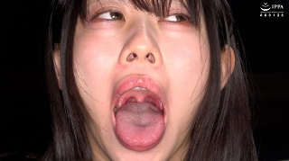【激レア】「超貴重な口内・歯・のどちんこ観察&小魚咀嚼巨大女プレイ!」甘井くるみ