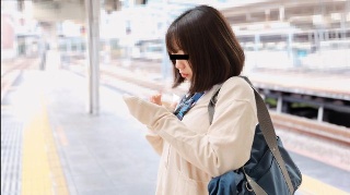 制服娘を電車でイタズラ 天野奈々
