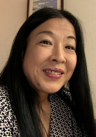 内縁の夫と暮らしているが、SEXは1年ほどご無沙汰!SEXしたくて夫に黙ってAV出演で奔放SEX!
