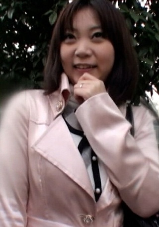 街行く人妻さんに声を掛け謝礼として好きな家電をプレゼントと騙して連れ込みエッチな悪戯でなし崩し的にハメ撮りSEX!
