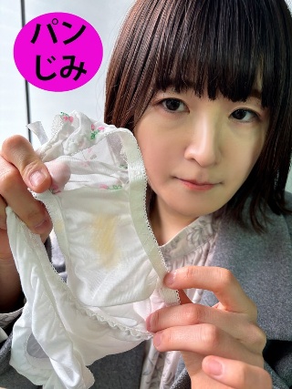 Miko-chan, a part-time worker at a restaurant, called out on the street corner and showed her panties stains.