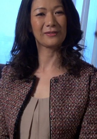 街行く清楚でセレブな奥様にランジェリーのアンケートとナンパ!推定Gカップ美乳にしゃぶりつく!?