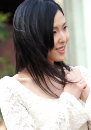 いいバイトを紹介しますよ!綺麗な女性しか紹介できない仕事で空いてる時間にできる短時間高額バイト!?思わずついていきホテルにIN!久々の男性とのふれあいに求めてしまう素人娘!