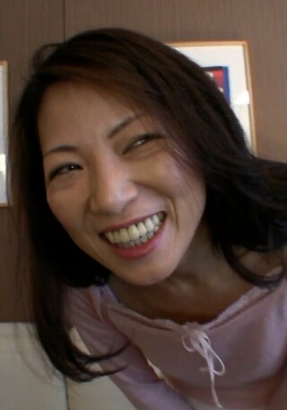 過去のSEXを思い返してオナニーをする五十路熟女さん…男優の到着後直ぐにチ○ポをしゃぶる変態淫乱絶頂交尾!