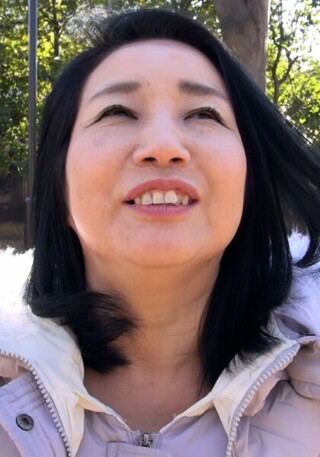 複雑な夫婦生活を送ってきた五十路熟女!女の喜びを再認識させるべくAV出演を決意、緩んだカラダが妙にエロいです。