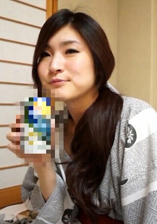 東京でイベントコンパニオンをしていた香奈さん、結婚して地元に戻り落ち着いた生活に物足りなさを感じていたところに温泉撮影旅行のお誘いが&hellip;期待でパンティを濡らして快楽に堕ちていく。