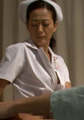 入院中に看護師に眠れないと我が儘言って無理やりチ○ポを触らせてみると…熟女看護師は欲求不満で抑えきれない性欲に堕ちて行く!