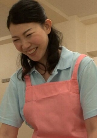 ノリの良い介護ヘルパーはおじいちゃんのチ〇ポも介護してフェラヌキしてくれる!?