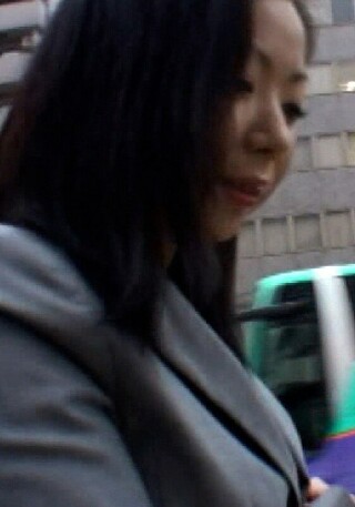 スーツが似合うOLさんにインタビューの協力をお願い!滲み出るエロオーラに思わずナマ中出し!