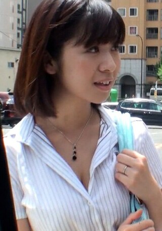 Hカップ乳のショートヘアーの清楚系奥様は欲求不満で熟れたカラダを持て余し、ちょっとしたきっかけで快感堕ちの中出しSEX!