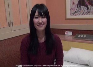 清楚な黒髪娘の恥じらい 輝美