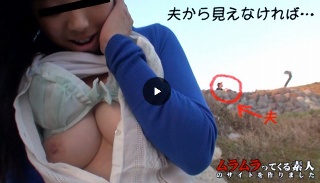 一个年轻的妻子在一个周末和家人野餐的年轻妻子看着我的trot乱，她渴望地看着我的cret，所以她躲藏了丈夫，呼唤我，她最终与她的户外活动（Premium）发生性关系