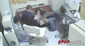 つい魔がさして万引きして捕まったカップル、通報だけはしないでくださいと警備員に口止めとして彼女を売る彼氏！