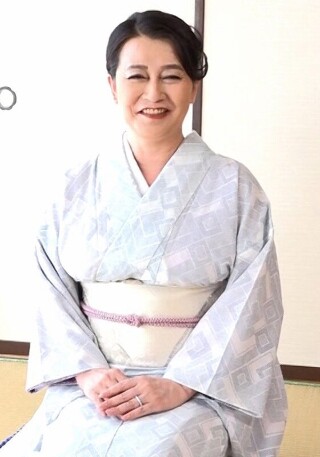 和服姿の爆乳おばさん!アダルトグッズのモニターからあれよあれよのAV出演!緊張から人生最高イキ過ぎ性交!