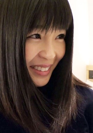 年に数度のセックスじゃ我慢できない黒髪清楚奥様。電マの振動がヤリマン最強属性にレベルアップ。挿入ではガッチリ脚ホールドでオトコをキープ！