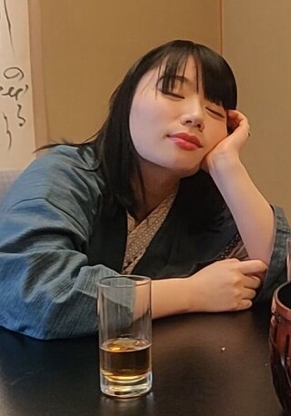 旅行中解放心灵和身体!浴衣混乱的旅馆房间4P性爱!