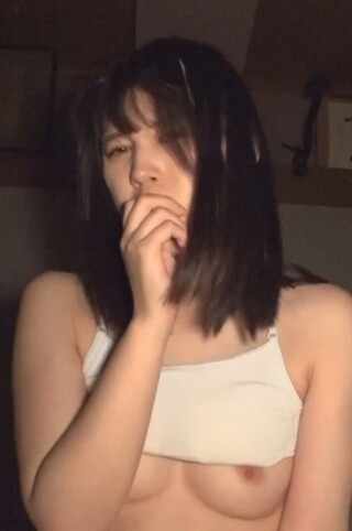 静音性与美丽的乳房 JK 与色情粉红色乳头